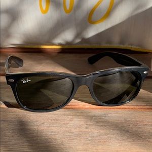Women’s Black Ray bans